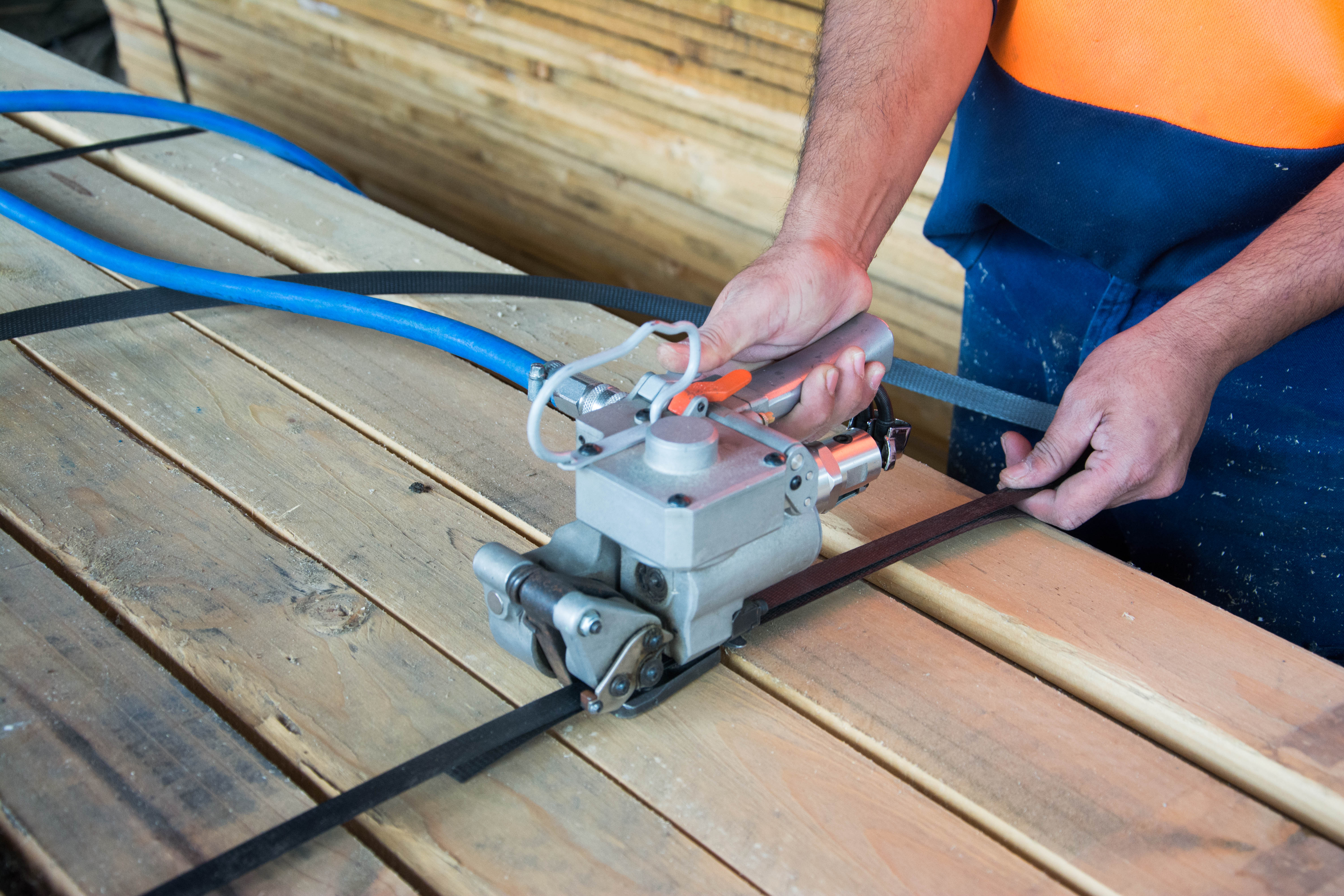 Application Solutions of PET Strapping in the Wood Industry